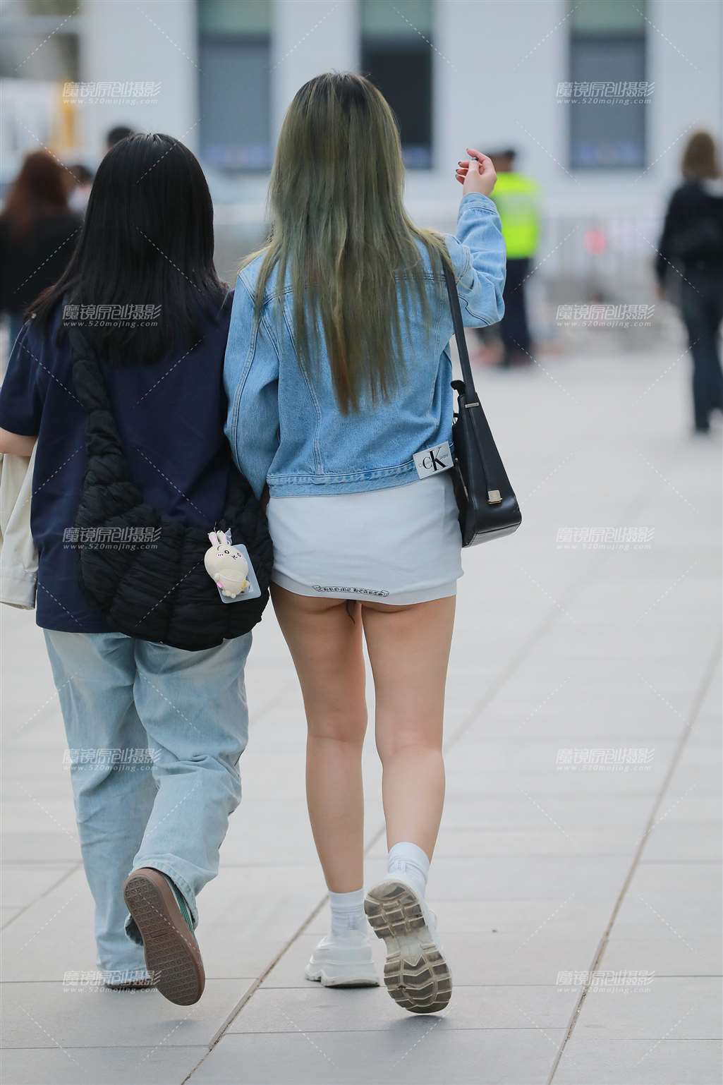 图片[3]-路遇超短热裤美女-街拍流行馆