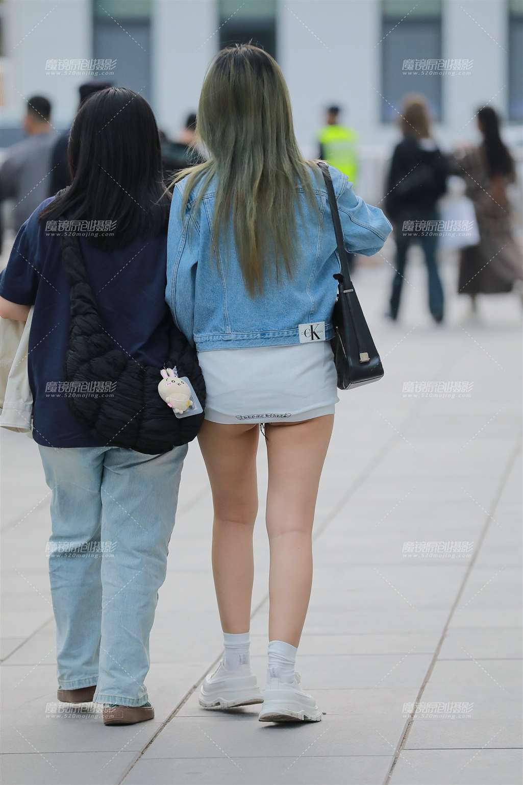 图片[5]-路遇超短热裤美女-街拍流行馆