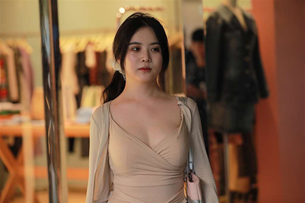 图片[1]-性感紧身包臀裙美女-街拍流行馆