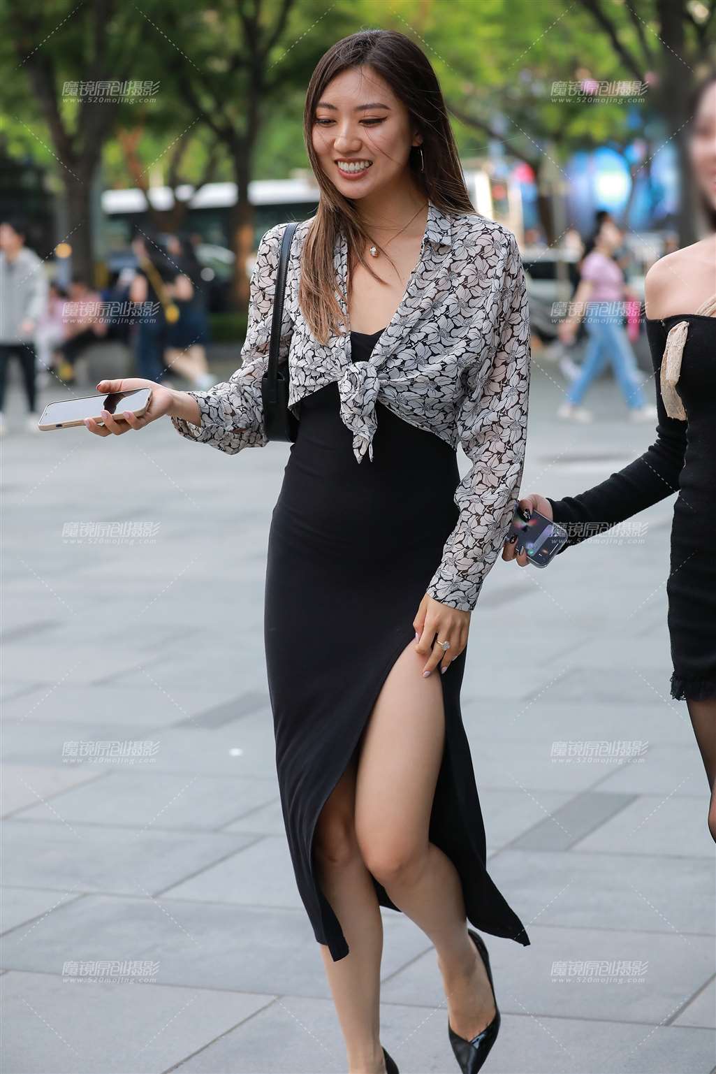 图片[1]-黑色包臀裙美女-街拍流行馆