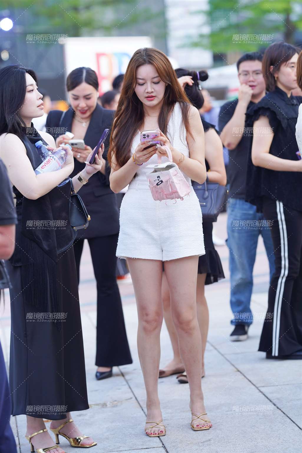 图片[1]-美足高跟-街拍流行馆