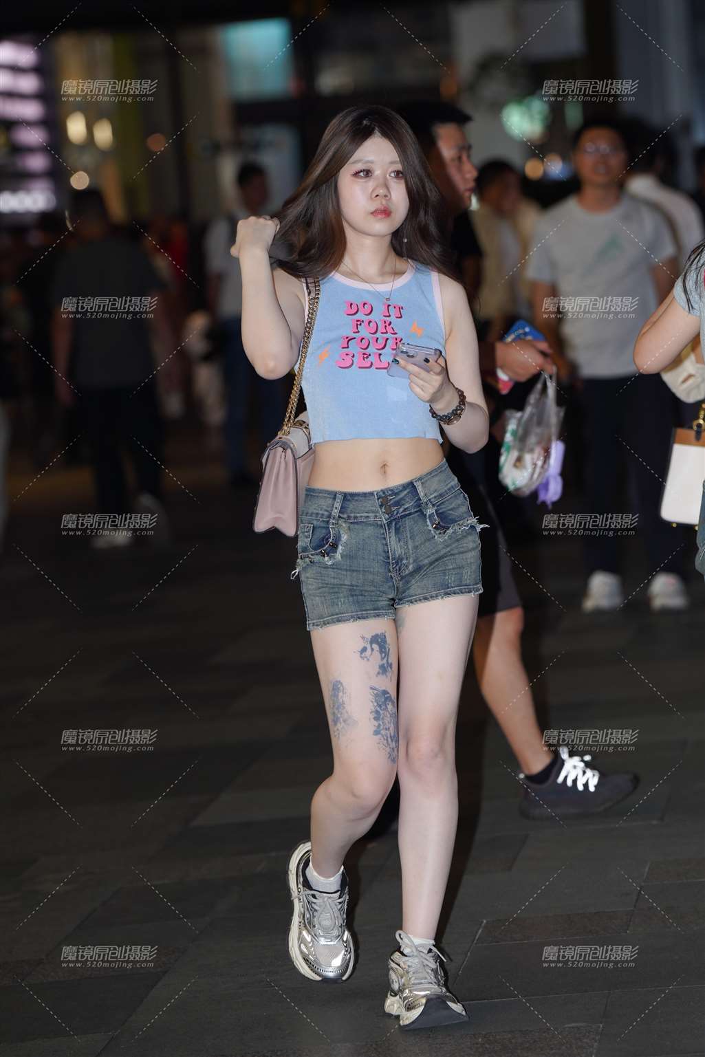 图片[3]-热裤小妹-街拍流行馆