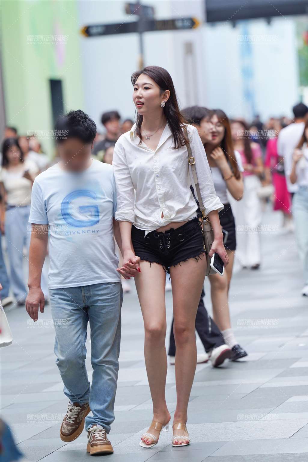 图片[1]-大长腿女友-街拍流行馆