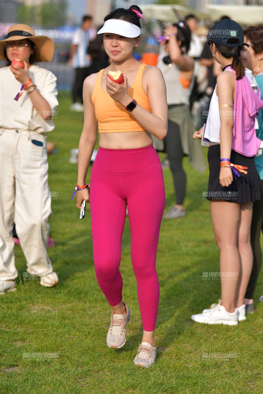 图片[3]-活泼瑜伽紧身裤美女-街拍流行馆