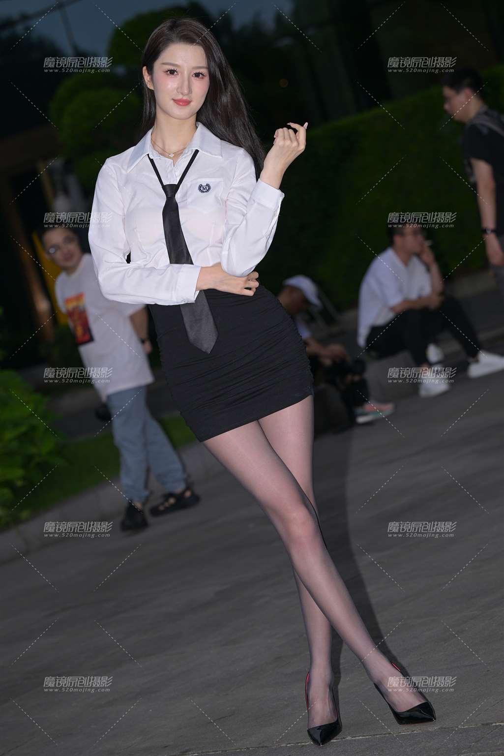 图片[1]-美腿黑丝谁不爱-街拍流行馆