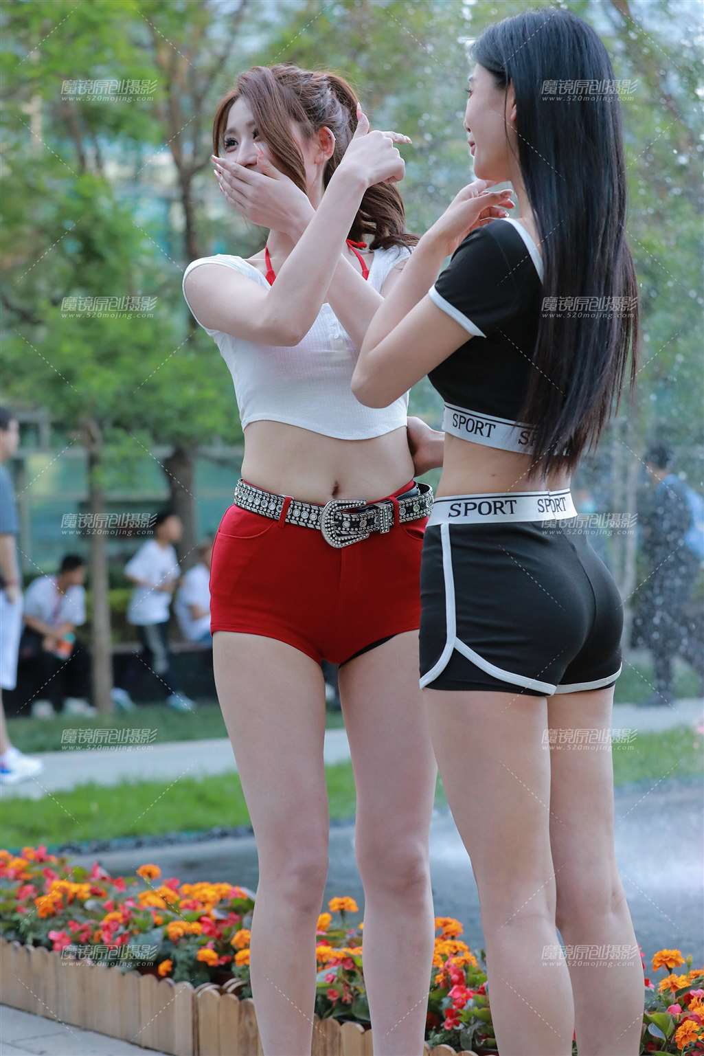 图片[5]-热裤长腿好姐妹-街拍流行馆