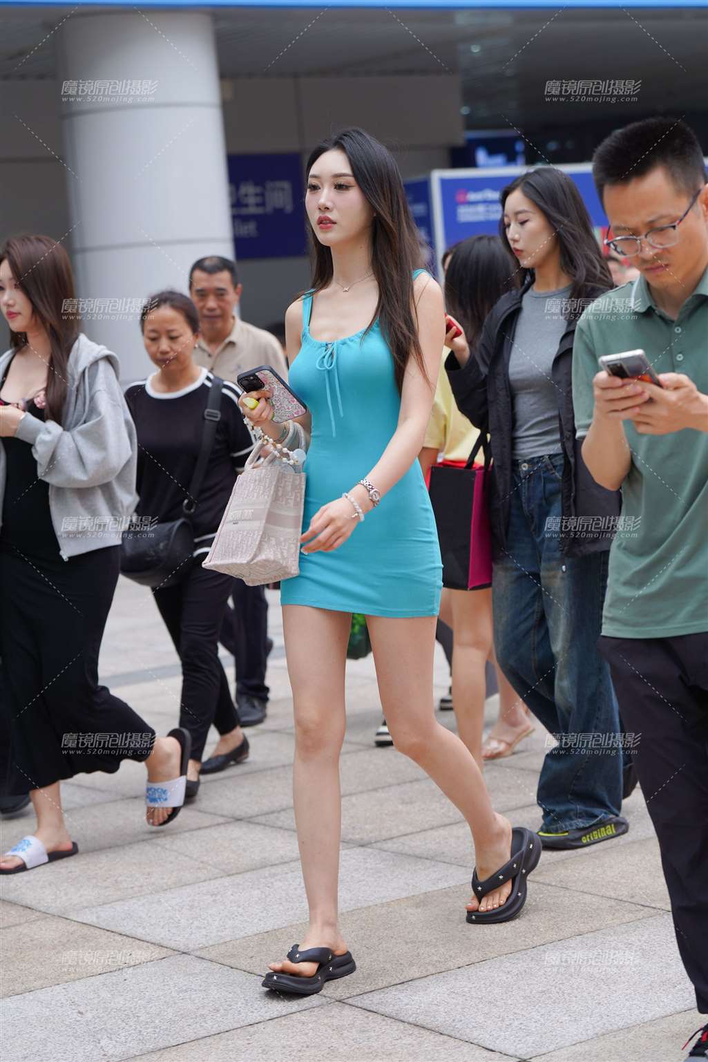 图片[1]-蓝裙美女-街拍流行馆