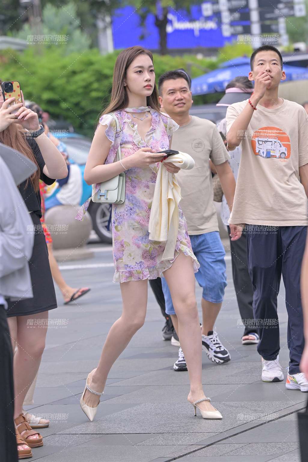 图片[1]-长腿高跟小美人儿-街拍流行馆