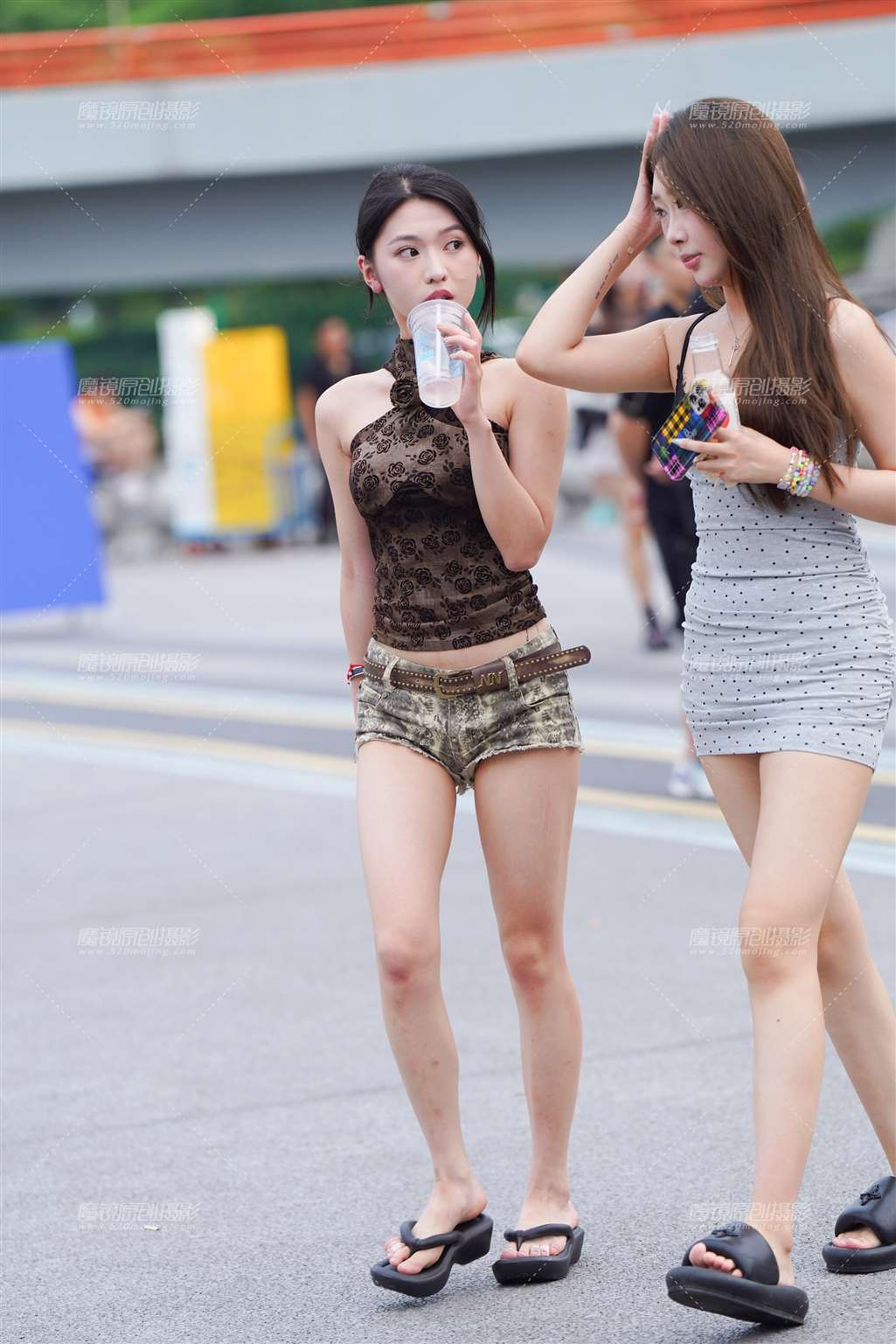 图片[1]-热裤美眉-街拍流行馆