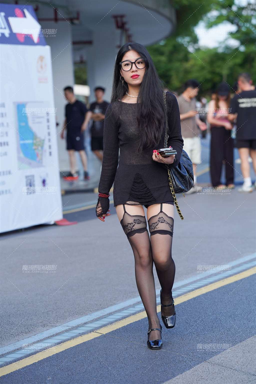 图片[1]-黑丝吊带-街拍流行馆