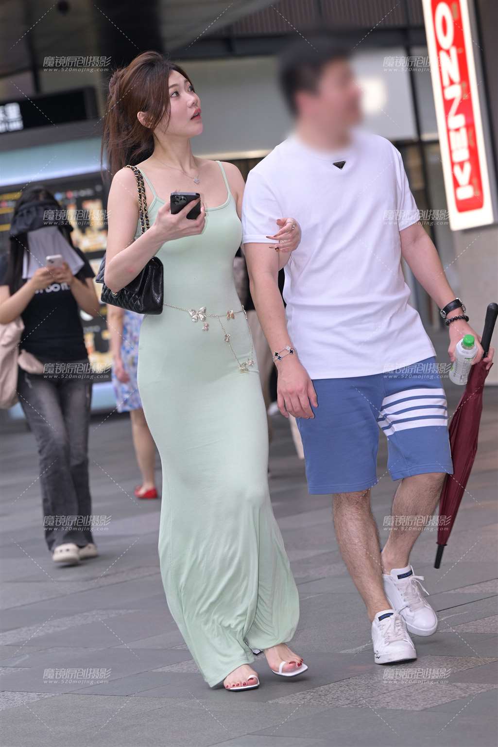 图片[1]-绿色包臀美女-街拍流行馆