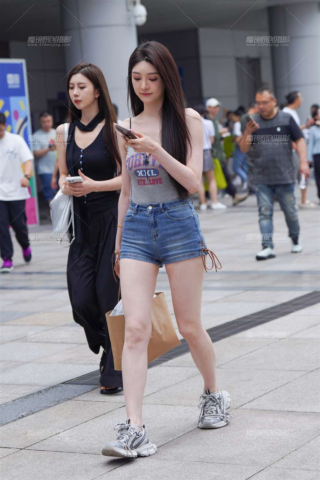 图片[1]-热裤美眉-街拍流行馆