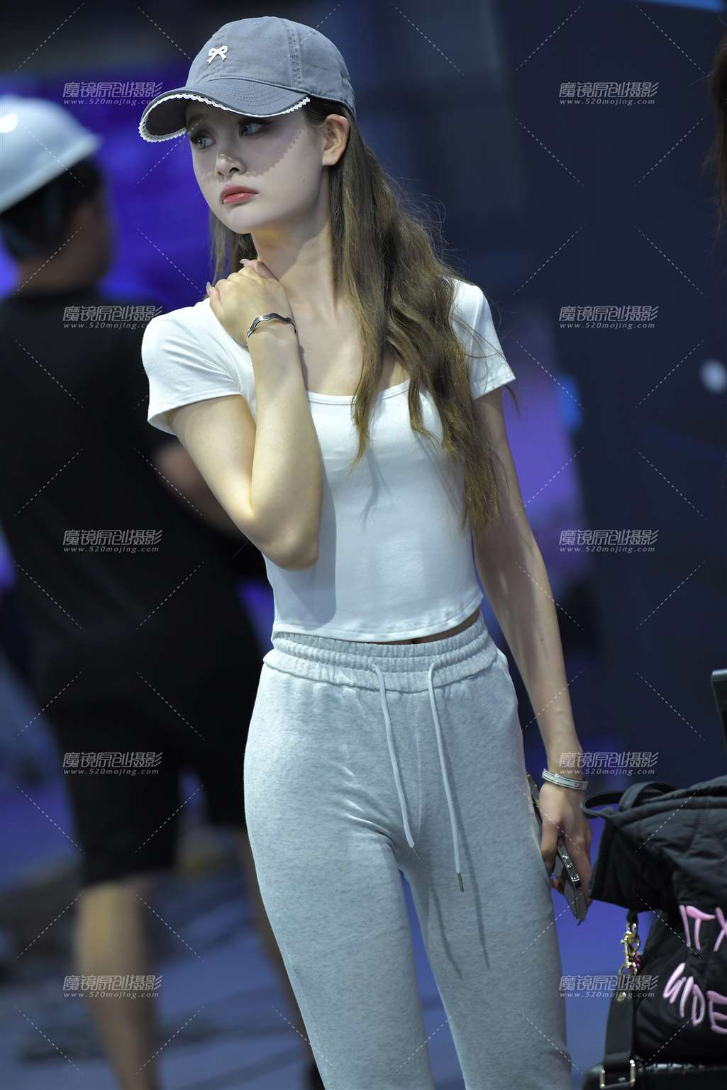 图片[1]-换装前的show girl-街拍流行馆